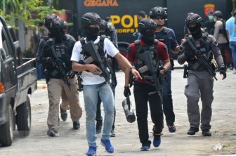 Cảnh sát bắt hàng chục đối tượng nghi là khủng bố ở Indonesia