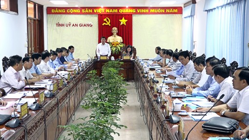 Đoàn công tác Hội đồng Lý luận Trung ương làm việc tại An Giang