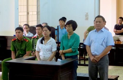 Làm giả tài liệu của cơ quan, tổ chức và tổ chức người khác trốn đi nước ngoài