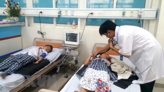 19 học sinh ở Quảng Ngãi nhập viện nghi do ngộ độc sau uống trà sữa