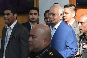 Cựu Thủ tướng Malaysia bị chất vấn vì nghi án tham nhũng