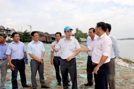 Tổng cục Phòng, chống thiên tai khảo sát sạt lở tại xã Mỹ Hội Đông