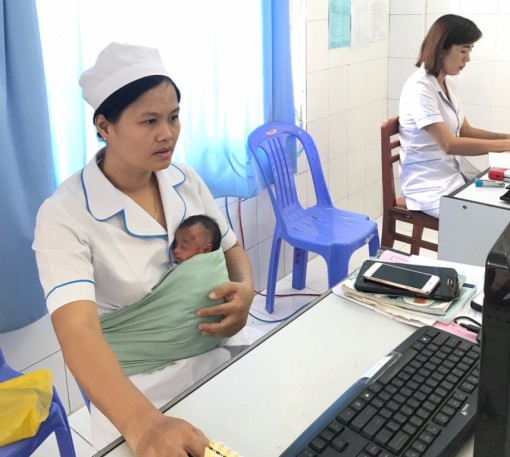 Bé sơ sinh 1kg, bệnh nặng, bị bỏ rơi ở bệnh viện