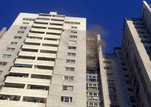 Đang cháy chung cư CT3 Bắc Hà Hà Đông, lửa vẫn chưa được dập