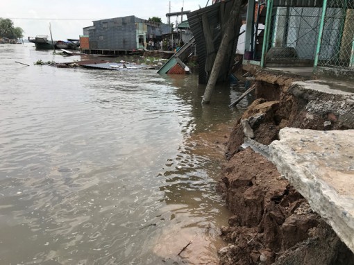 7 căn nhà bị 'cuốn trôi' xuống sông: Vẫn chưa thể công bố nguyên nhân
