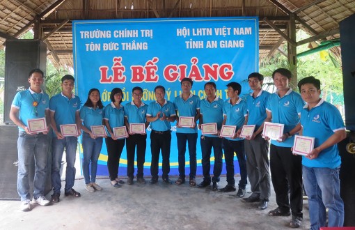 Bế giảng lớp tập huấn cán bộ hội cơ sở năm 2018