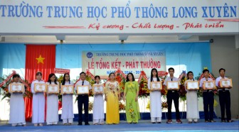 Trường THPT Long Xuyên tổng kết năm học 2017-2018