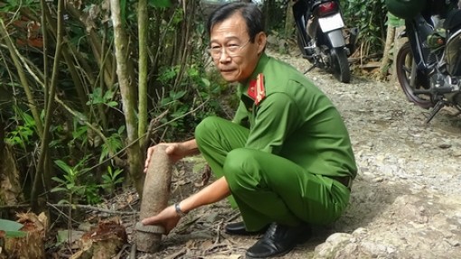 Vĩnh Long: Thu hồi quả đạn cối 105 ly sót lại sau chiến tranh