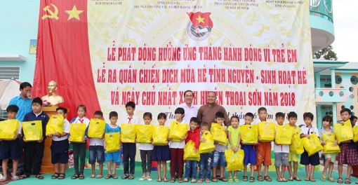 Thoại Sơn phát động “Tháng hành động vì trẻ em” và “Mùa hè tình nguyện”