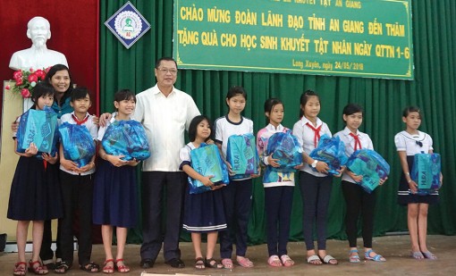 Chăm lo cho trẻ em cơ nhỡ, khuyết tật
