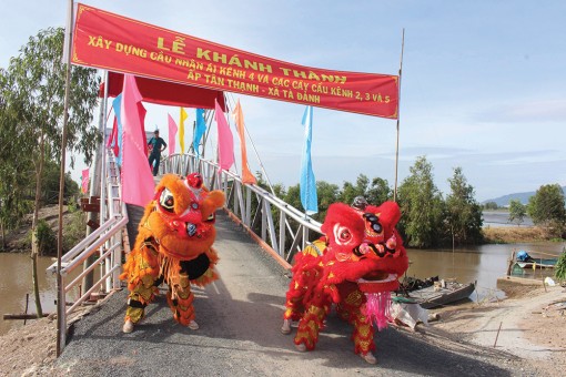 Cộng đồng chung sức xây dựng cầu nông thôn