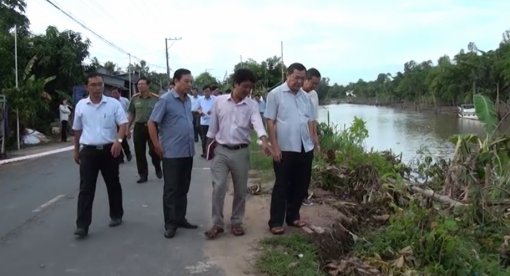 Phó Bí thư Thường trực Tỉnh ủy Võ Anh Kiệt khảo sát sạt lở ở Chợ Mới
