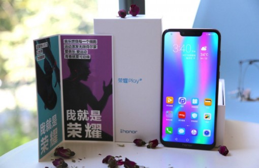 Ngắm Honor Play bản GPU Turbo chơi game khủng, giá từ 7,1 triệu đồng