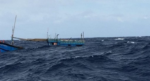 Đề nghị tặng thưởng Huân chương Dũng cảm cho người cứu ngư dân chìm tàu ở Hoàng Sa