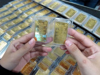 Vàng, USD tăng giá nhanh
