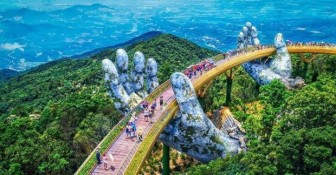 Xuất hiện cây cầu với đôi bàn tay khổng lồ siêu ấn tượng ở Đà Nẵng!