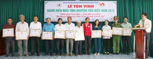 Tôn vinh người hiến máu tình nguyện