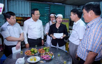 Phó Chủ tịch chuyên trách Ủy ban ATGT Quốc gia Khuất Việt Hùng thăm hỏi, chia buồn nạn nhân vụ tai nạn giao thông thủy tại An Giang