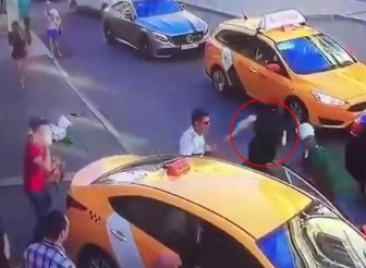 Nga: Taxi lao vào đám đông dự World Cup, 8 người bị thương
