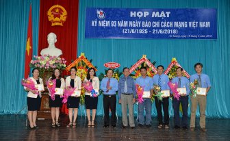 Họp mặt kỷ niệm 93 năm ngày Báo chí cách mạng Việt Nam và trao Giải báo chí tỉnh lần III-2018
