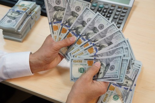 Vàng, USD đồng loạt tăng giá