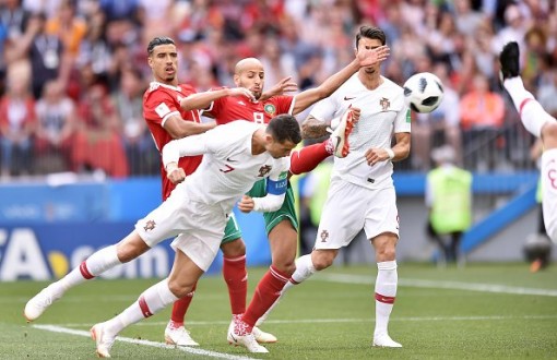 Ronaldo tiếp tục làm 'Vua' nhưng Bồ Đào Nha thắng trong sợ hãi