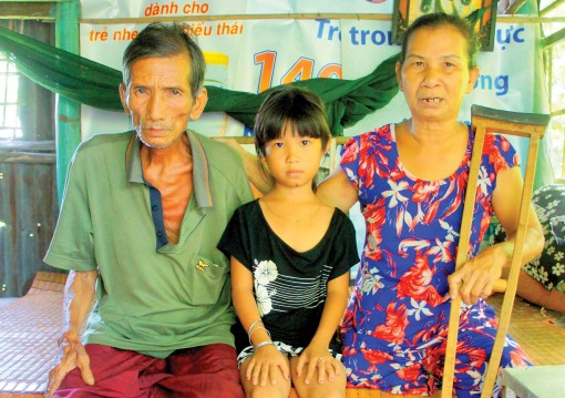 Hãy giúp người đàn bà tàn tật bất hạnh