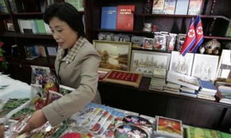 Triều Tiên dừng bán đồ lưu niệm mang thông điệp chống Mỹ