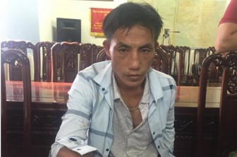 2 người Lào mang theo dao chở hơn 10 kg ma túy