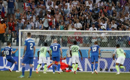 Nigeria cứu vãn cơ hội đi tiếp cho Argentina