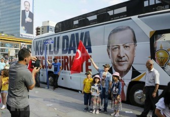 Cử tri Thổ Nhĩ Kỳ đi bỏ phiếu bầu quốc hội và tổng thống nhiệm kỳ mới