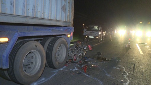 Vĩnh Long: Tông vào đuôi xe container, tài xế xe máy tử vong tại chỗ