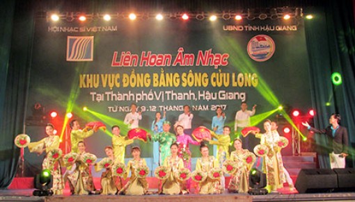 Văn nghệ Hậu Giang mừng 15 năm thành lập tỉnh