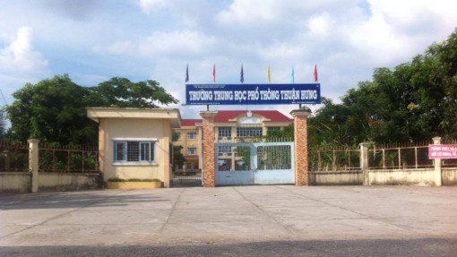 Thí sinh đọc bài, cán bộ coi thi chép hộ ở Cần Thơ