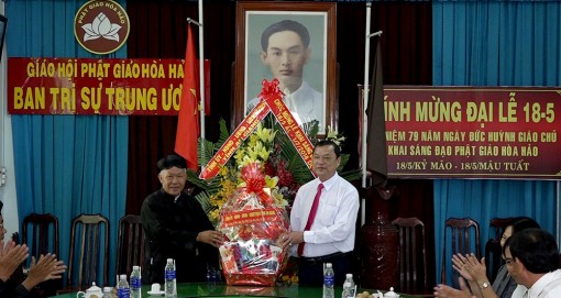 Tỉnh ủy, HĐND, UBND, UBMTTQ Việt Nam tỉnh chúc mừng Đại lễ 18-5 khai sáng đạo PGHH