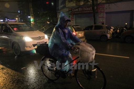 Đêm 27-6, các khu vực trên cả nước tiếp tục có mưa rào và dông