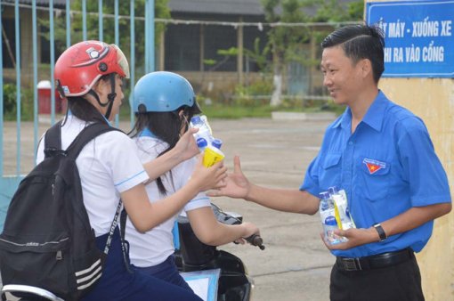Dấu ấn thanh niên tình nguyện mùa thi
