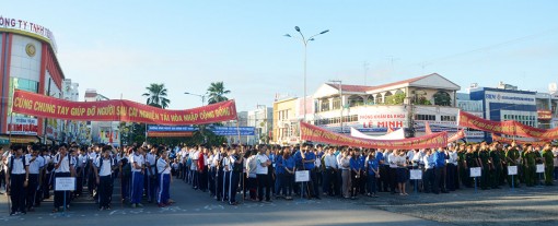 Mít-tinh hưởng ứng “Ngày toàn dân phòng, chống ma túy” và “Tháng hành động phòng, chống ma túy”