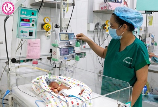 Bé gái sinh non 25 tuần, nặng 740g được cứu sống thần kỳ
