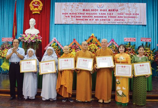 Nỗ lực chăm lo người tàn tật, trẻ mồ côi và bệnh nhân nghèo
