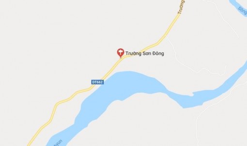 Xe tải đâm vào đuôi xe máy cày kéo rơmoóc, 22 người thương vong