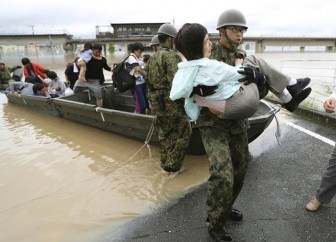 Nhật Bản tan hoang vì mưa lũ