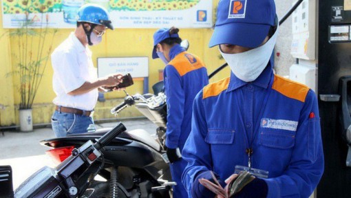 Giá xăng giữ nguyên, dầu hỏa tăng gần 200 đồng/lít