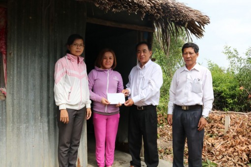 Hỗ trợ người dân bị thiệt hại do mưa dông, lốc xoáy