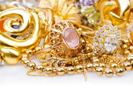 Giá vàng trong nước tiếp tục tăng vọt