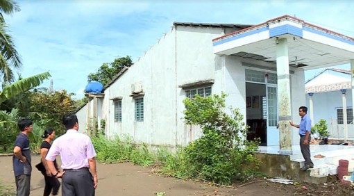 Mưa dông làm hư hỏng nhiều nhà dân và công sở ở Vĩnh Long