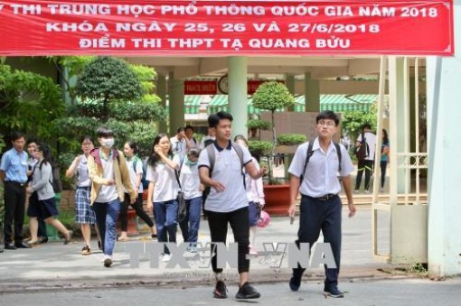 Thi THPT quốc gia: Điểm chuẩn dự kiến giảm sâu, việc tuyển sinh 'dễ thở'