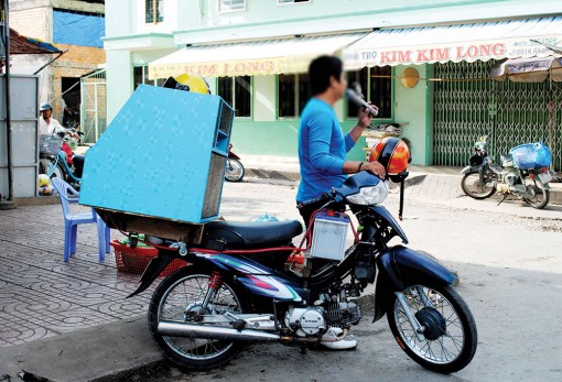 Bức xúc vì bị dàn nhạc di động “khủng bố”!