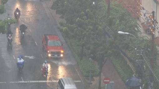 Hết nắng nóng, bắt đầu mưa to