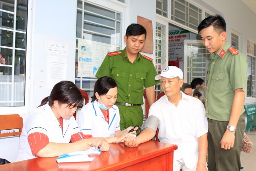 Thành đoàn Long Xuyên ra quân Chiến dịch "Mùa hè tình nguyện"